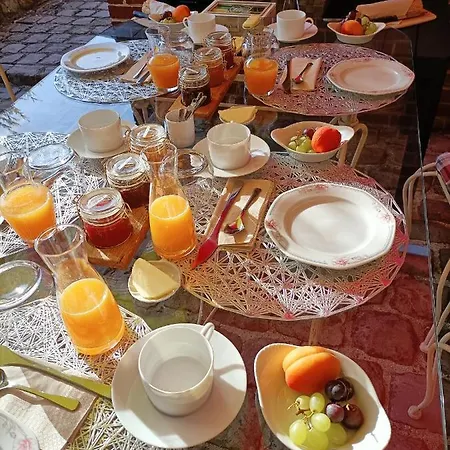 Au Repos De La Licorne