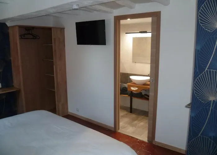 Au Repos De La Licorne 3*